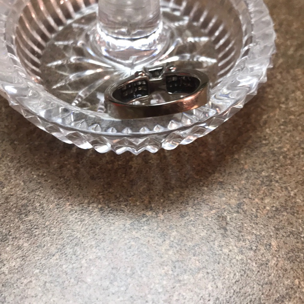 14 Karat Diamond White Gold Diamond Ring - Picture 3 of 8